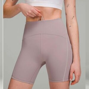 NWT Lululemon Power Thru High-Rise Short 6" *Colour Seam Size 8